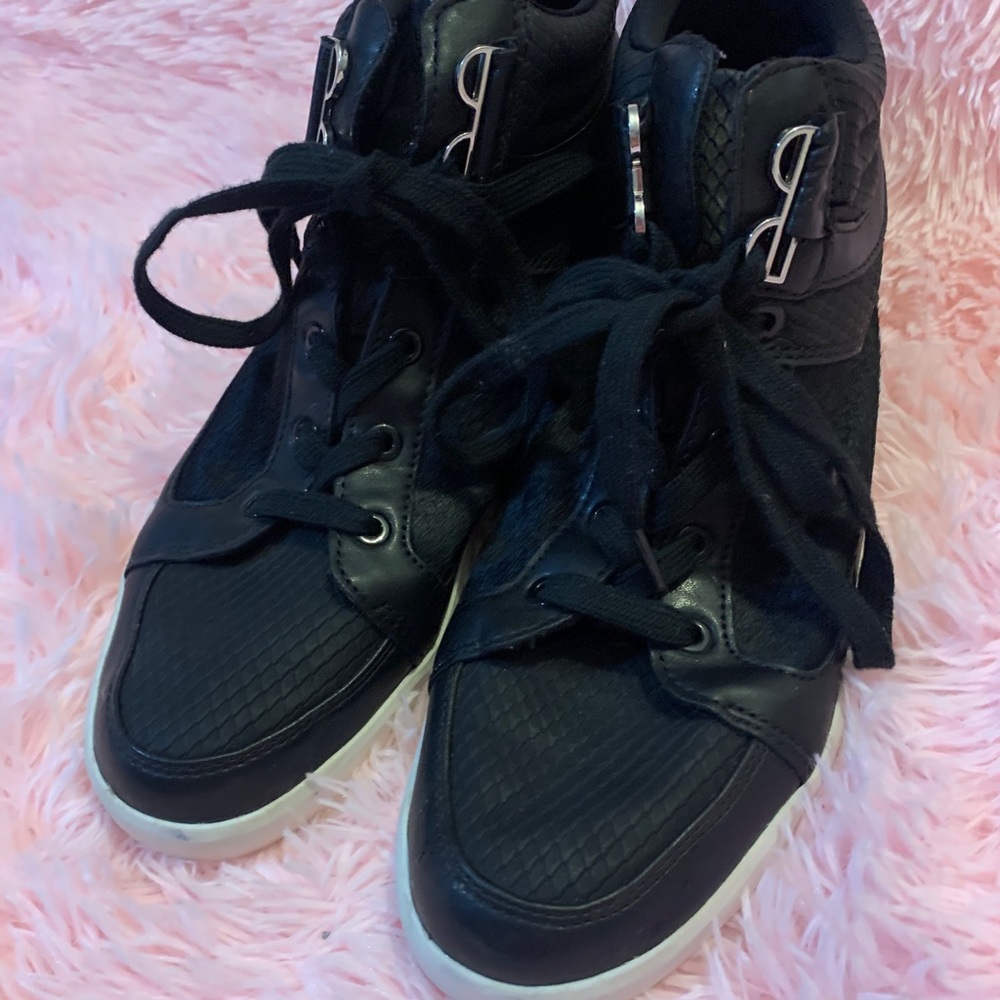 Calvin Klein Women’s Lyda Black Cow Silk Sneaker